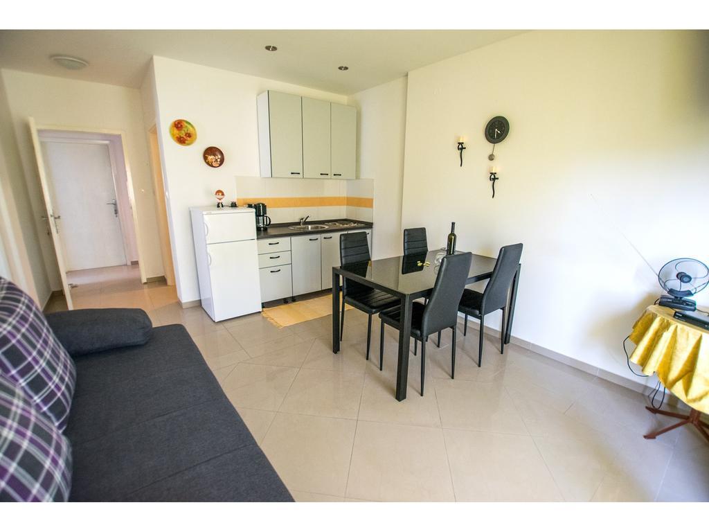 Apartments Troselj Starigrad Paklenica Εξωτερικό φωτογραφία